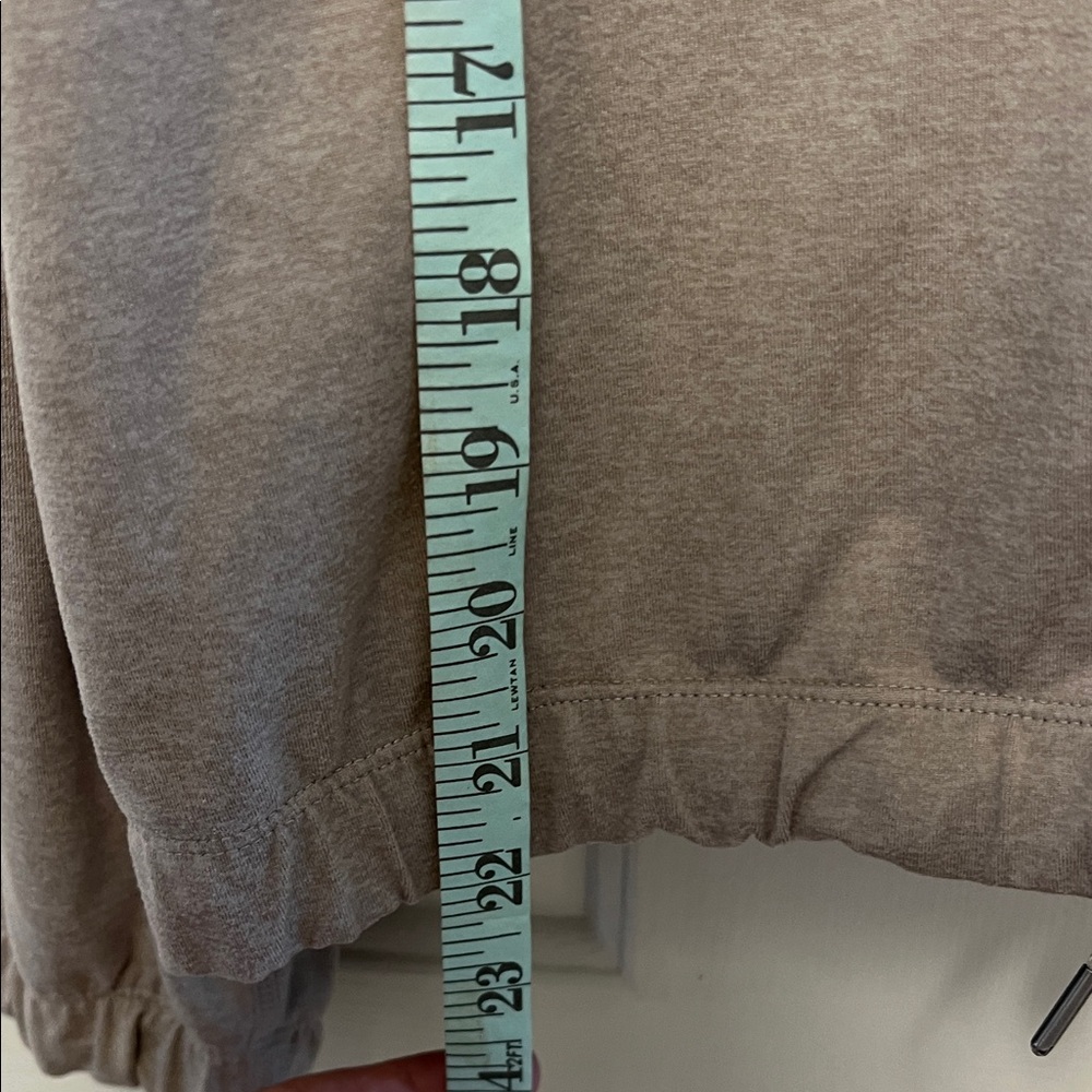 Vuori halo half zip Pullover SZ L in sand - Picture 6 of 9